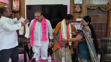 సిరిసిల్ల: పార్టీ సభ్యత్వ నమోదు ఎస్ఐఆర్ ఓటరు నమోదు ప్రక్రియపై పలు వార్డులలో సమీక్షా సమావేశం పాల్గొన్న సభ్యత్వ నమోదు ఇంచార్జ్