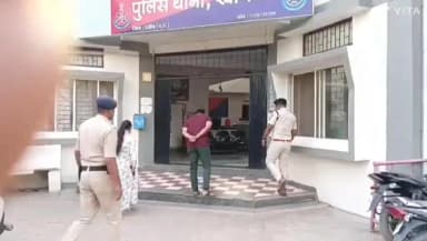 खाचरौद: एसपी प्रदीप शर्मा का खाचरोद थाना औचक निरीक्षण।सायबर अपराध और अन्य गतिविधियों की समीक्षा की।सायबर फ्राड में पिढीतो को राश