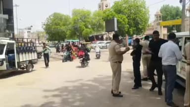 बीकानेर: हेलमेट चेकिंग अभियान के तहत पुलिस ने स्टेशन रोड पर की समझाइश, लापरवाही पर होगी कार्रवाई