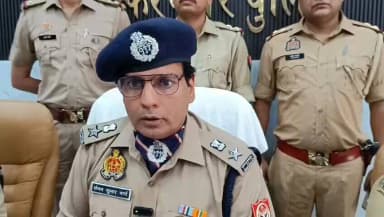 ऑपरेशन सवेरा ☀️ नशे के अन्धकार से जीवन के उजाले की और
✔️थाना बुढाना पुलिस द्वारा प्रतिबन्धित वेनेरेक्स कफ सीरप की खरीद-फरोख्त करने वाले 03 अभियुक्तों को किया गिरफ्तार।
✔️गिरफ्तार अभियुक्तों के कब्जे से 24 पेटी कार्टन में कुल 2845 शीशियां प्रतिबन्धित वेनेरेक्स कफ सीरप (अनुमानित कीमत करीब 10 लाख रूपये), 03 लाख रुपये नकद तथा तस्करी में प्रयुक्त 01 आल्टो कार बरामद।
✔️इस सम्बन्ध में SSP श्री संजय कुमार वर्मा की बाइट-
#UPPolice
@Uppolice
#ऑपरेशन_सवेरा
#operationsavera