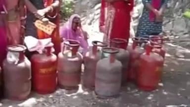 कुम्भलगढ़: कुंभलगढ़ में गैस सिलेंडर वितरण में देरी से ग्रामीणों में नाराजगी, घंटों करना पड़ा इंतजार