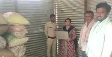 ರೋಣ: ರೋಣ ಪಟ್ಟಣದಲ್ಲಿ ಅಕ್ರಮ ಅನ್ನಬಾಗ್ಯ ಅಕ್ಕಿ ವಶ