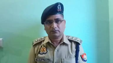 #gorakhpurpolice
#PoliceAction
➡️दिनांक 04.06.2026 की रात्रि में #PsGida क्षेत्र के बरवा सेक्टर-05 में एक व्यक्ति द्वारा अपने दो बच्चों को विषाक्त पदार्थ दे दिया गया है।
➡️ #PsGida पुलिस द्वारा दोनों बच्चों को उपचार हेतु बीआरडी मेडिकल कॉलेज, गोरखपुर में भर्ती कराया गया। उपचार के दौरान दिनांक 05.06.2026 की प्रातः दोनों बच्चों की दुःखद मृत्यु हो गई।
➡️ इस संबंध में मृतक बच्चों के बाबा से प्राप्त तहरीर के आधार पर #PsGida पर सुसंगत धाराओं में अभियोग पंजीकृत कर आरोपी को पुलिस हिरासत में लेकर अग्रिम विधिक कार्यवाही की जा रही है।
➡️ जिसके संबंध में #COGida द्वारा दी गयी वीडियो बाईट-
#UPPolice #VideoByte
@dgpup @AdgGkr @diggorakhpur