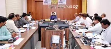 మణుగూరు: పరిశ్రమల అభివృద్ధికి అధికారులు మార్గదర్శకులుగా వ్యవహరించాలని సూచించిన జిల్లా కలెక్టర్ అంకిత్