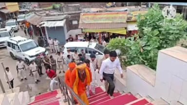 गुठनी: सोहागरा धाम का डीएम-एसपी ने किया निरीक्षण
