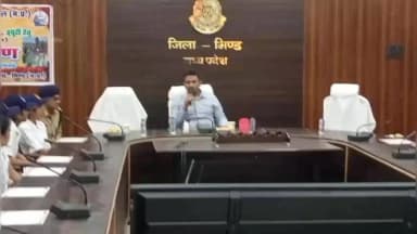 भिंड: भिंड पुलिस में शामिल हुए 42 नव आरक्षक,पुलिस अधीक्षक ने कंट्रोल रूम में
सौंपे भर्ती प्रमाण पत्र