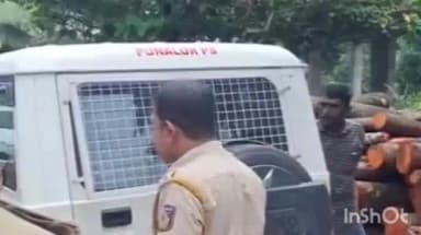 പുനലൂർ: തൊളിക്കോട് നാലുപേരെ വെട്ടിപ്പരിക്കൽപ്പിച്ച സംഭവത്തിൽ അറസ്റ്റിലായ പ്രതിയെ തെളിവെടുപ്പിന് എത്തിച്ചു