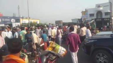 चंदौली: जसुरी गैस एजेंसी पर गैस सिलेंडर की किल्लत से लोगों का गुस्सा फूटा, हाईवे हुआ जाम
