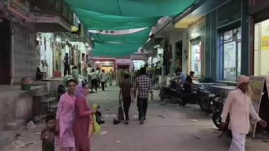 लूनकरनसर: पुलिस ने लूणकरणसर कस्बे में किया फ्लैग मार्च, भयमुक्त वातावरण कायम करने का बताया उद्देश्य