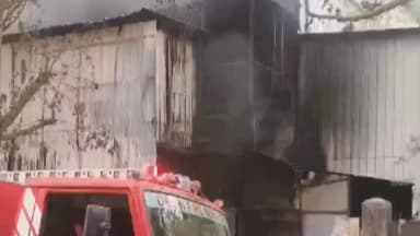 सरिता विहार: दिल्ली के मोहन एस्टेट के एक फैक्ट्री में लगी भीषण आग फायर की चार गाड़ियां मौके पर पहुंच आग पर पाया काबू