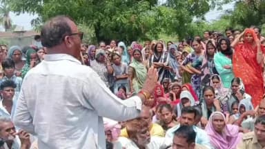 लड़की का बलात्कार कर हत्या के विरोध में ग्रामीणों ने रोड जाम किया