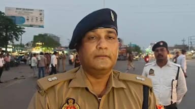 #Azamgarh: थाना कोतवाली तथा सिधारी क्षेत्रान्तर्गत शहर के 05 स्थानों पर यातायात पुलिस की संयुक्त टीम द्वारा “ड्रंक एंड ड्राइव”, मोडीफाइड साइलेंसर, काली फिल्म, तीन सवारी, बिना हेलमेट तथा स्टंट बाजी के विरुद्ध विशेष अभियान चलाकर शराब पीकर वाहन चलाने वालों पर सख्त कार्यवाही की गयी तथा आमजन को यातायात नियमों के पालन हेतु जागरूक किया गया। उक्त सम्बन्ध में अपर पुलिस अधीक्षक यातायात श्री पंकज श्रीवास्तव का आधिकारिक वक्तव्य।
@Uppolice
@adgzonevaranasi
@uptrafficpolice
@digazamgarh
@YatayatP92731