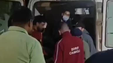 चमोली: बद्रीनाथ राष्ट्रीय राजमार्ग पर पीपलकोटी के पास भनेरपानी में पहाड़ी से यात्री बस पर गिरे पत्थर, महिला की मौत