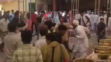 आंवला: आंवला में बारात घर में मारपीट, दहेज विवाद में लड़की के पिता को पीटा, वीडियो हुआ वायरल
