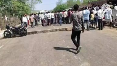बटियागढ़: युवक की संदिग्ध मौत पर बवाल, ग्रामीणों ने हटा-छतरपुर स्टेट हाइवे पर बरी गांव में शव रखकर किया चक्काजाम