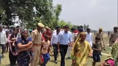 उतरौला: उतरौला के अहिरौला ग्राम में हत्या की घटना पर जिलाधिकारी विपिन कुमार जैन व पुलिस अधीक्षक ने पीड़ित परिवार से की मुलाकात