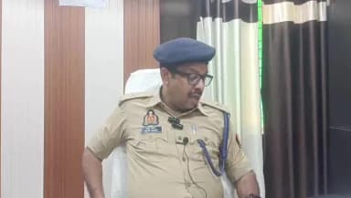 मऊ: पुलिस अधीक्षक श्री कमलेश बहादुर जी ने कांस्टेबल गजेंद्र यादव को अवध वसूली के मामले में किया सस्पेंड
