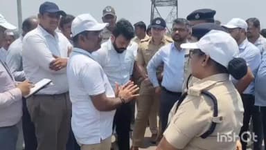 మంగళగిరి: యోగా వేదికను పరిశీలించిన జిల్లా అధికారులు