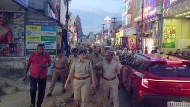 திருக்கழுக்குன்றம்: திருக்கழுக்குன்றத்தில் நடை ரோந்து பணியில் மாவட்ட காவல் கண்காணிப்பாளர் ஈடுபட்டார்