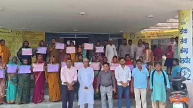 बेलदौर: बेलदौर आईटी भवन में भूमिहीन परिवारों को वितरित किए गए पर्चे, विधायक भी रहे मौजूद