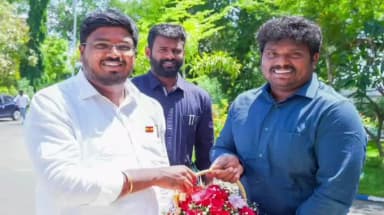 இராமநாதபுரம்: ஆட்சியரகத்தில் அமைச்சர் டாக்டர் ராஜுவ் அவர்களை மாவட்ட ஆட்சியர் பூங்கொத்து கொடுத்து வரவேற்றார்