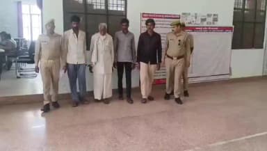 ललितपुर: जाखलौन पुलिस ने एक व्यक्ति की बांध में डुबोकर हत्या के मामले में चार अभियुक्तों को गिरफ्तार कर जेल भेजा