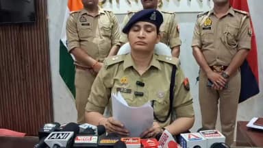झांसी: झांसी पुलिस ने 40 लाख की धोखाधड़ी करने वाले अंतर्राज्यीय जालसाज को किया गिरफ्तार, एसपी सिटी प्रीति सिंह ने किया खुलासा