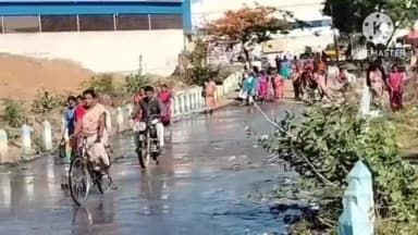 ஆம்பூர்: துத்திப்பட்டு பகுதியில் கழிவுநீர் கால்வாய் அடைப்பால் ஐந்து நாட்களாக சாலையில் தேங்கி நிற்கும் கழிவுநீர் பொதுமக்கள் அவதி