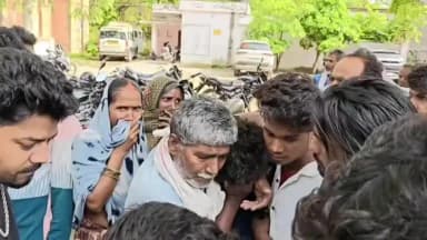 घोसी: पीढ़वल फोरलेन के पास बाइक से सड़क पार कर रहे युवक को कार ने मारी टक्कर, युवक की हुई मौत, पुलिस जांच में जुटी