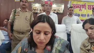 फर्रुखाबाद: जिलाधिकारी डा. अंकुर लाठर ने की बड़ी कार्रवाई, एक लेखपाल को निलंबित किया और दूसरे को दी प्रतिकूल प्रविष्टि
