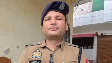#थाना_कोतवाली क्षेत्रांतर्गत बलरामपुर में विद्या इंटर कॉलेज नर्सिंग परीक्षा के दौरान परीक्षा केंद्र पर नकल के आरोप पर तत्काल उच्च अधिकारीयों द्वारा मौके पर पहुंचकर सीसीटीवी फुटेज इत्यादि की जांच की जा रही है जांचोंपरांत जो भी तथ्य प्रकाश में आएगा उसके आधार पर आवश्यक कार्यवाही की जाएगी के संबंध में #Cocityazh श्री शुभम तोदी की बाइट ।
@Uppolice
@adgzonevaranasi
@digazamgarh
