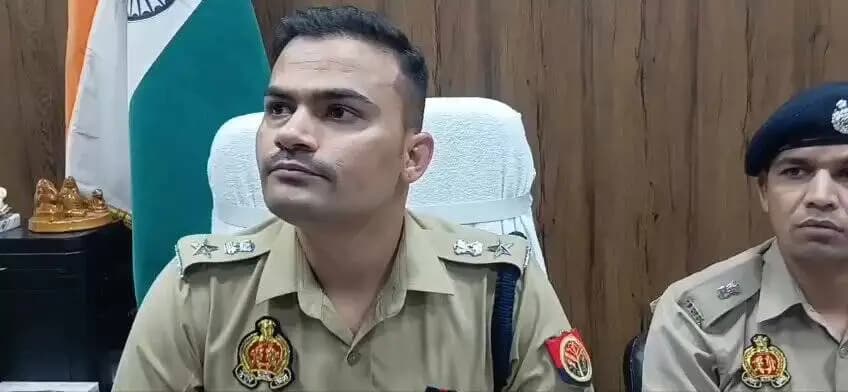 एएचटी पुलिस टीम द्वारा 06 वर्ष पूर्व किशोरी को घर से बहला-फुसलाकर ले जाने सम्बन्धी घटना का अनावरण कर अपहृता की सकुशल बरामदगी व 01 अभियुक्त/अभियुक्ता गिरफ्तारी के सम्बन्ध में #SPSambhal @Krishan_IPS की बाइट।
#UPPolice https://t.co/jaVhFkRMwZ