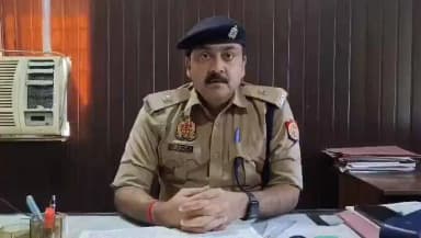 थाना संदना पुलिस व शातिर हत्यारोपी के बीच हुई मुठभेड़, महज़ 2 घंटे के भीतर आरोपी विशाल पाल घायल अवस्था में गिरफ्तार ।
अपर पुलिस अधीक्षक दक्षिणी द्वारा दी गयी बाइट #SafeSitapur #BehindBars #Sitapurpolice @Uppolice
@adgzonelucknow
@Igrangelucknow https://t.co/sGpwsYRYAO