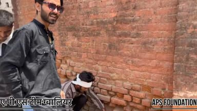 कोई गाड़ी से टकार मार के नाले में फेंक गया गाये छोटे बच्चे को .🥺
Respect Girls help poor help animals
#apsgurjar #viral