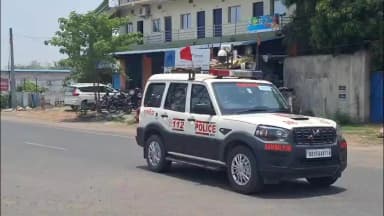 ଝାରସୁଗୁଡା: “ପାଉଁଶ ମୁକ୍ତ ଝାରସୁଗୁଡା” ଦାବିରେ ମୁଖ୍ୟମନ୍ତ୍ରୀଙ୍କ କରକେଡ଼ ସମ୍ମୁଖରେ ପ୍ରତିବାଦ