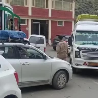 कल्पा: कल्पा मे पर्यटकों की बढ़ती आमद के कारण सड़को पर लग रहा वाहनों का जाम, वीडियो आया सामने