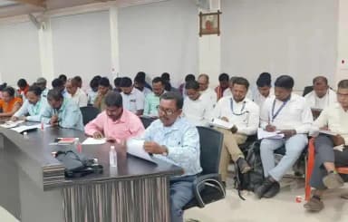 सिमडेगा: समाहरणालय सिमडेगा में उप निर्वाचन पदाधिकारी के द्वारा एसआईआर को लेकर दिया गया प्रशिक्षण