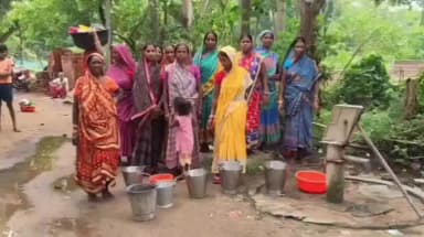 सारठ: दलदली गांव का दोनों चापानल बंद होने पर ग्रामीणों ने जताया विरोध, MLA बोले 24 घंटे में दुरुस्त होगा चापानल
#Jansamasya