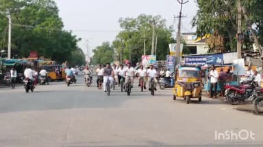 బాపట్ల: మేదరమెట్లలో ఫిట్ ఇండియా సైక్లింగ్ డ్రైవ్ కార్యక్రమంలో పాల్గొని, సైకిల్ తొక్కిన CI మల్లికార్జున రావు, SI వినోద్ బాబు