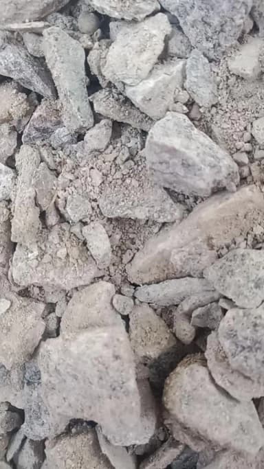 hai aurat Marne ki dhamki de rahi hai video kuchh bacchon ne banai hai gummi ke Piche rakhkar