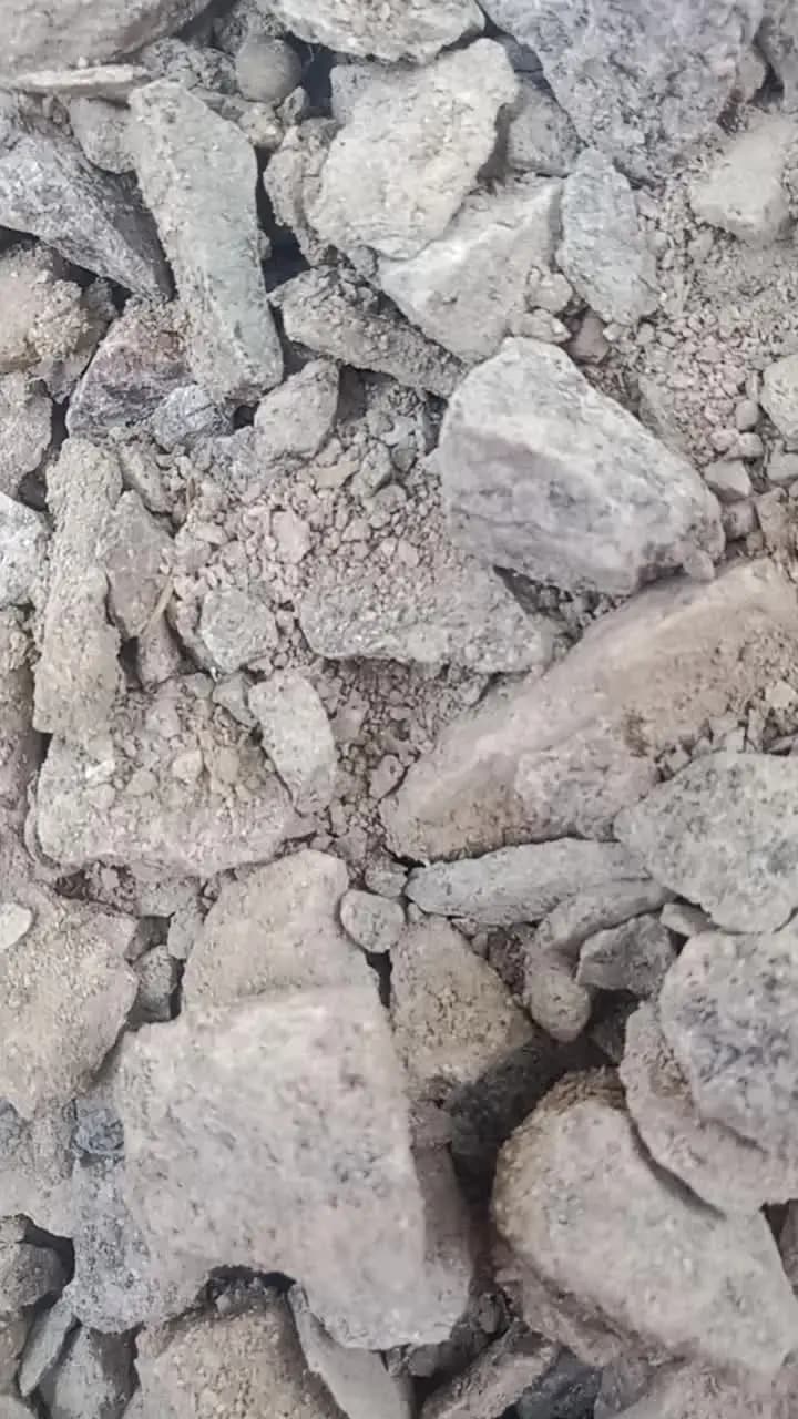 hai aurat Marne ki dhamki de rahi hai video kuchh bacchon ne banai hai gummi ke Piche rakhkar