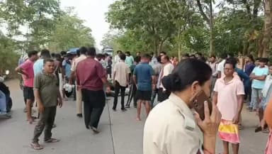सक्ती: डभरा-खरसिया मार्ग पर भीषण सड़क हादसा, ट्रैक्टर की टक्कर से बाइक सवार दो युवकों की दर्दनाक मौत, महिला गंभीर घायल