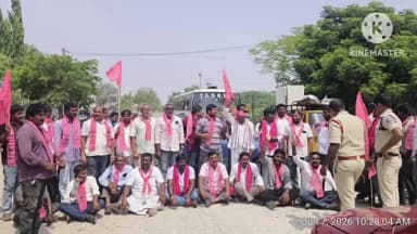 మోత్కూర్: మోత్కూర్ నుంచి రాజన్న గూడెం వరకు రహదారి పనులు చేపట్టాలని బిఆర్ఎస్ ఆధ్వర్యంలో నిరసన