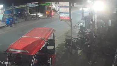 बिलग्राम: सांडी कस्बे में देसी ठेके के सामने खड़ी साइकिल पर चोर ने किया हाथ साफ, CCTV में कैद हुई वारदात