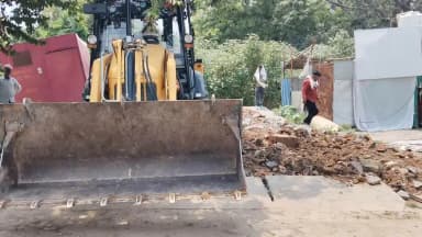 अयोध्या में नजूल जमीन का महा घोटाला?
गरीबों के घर पर गर्जता बुलडोजर ?
रसूलदारो के होटल और शॉपिंग कांप्लेक्स पर मेहरबान