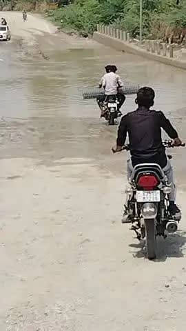 कोटड़ी बिरधोल के पास कीचड़