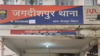 बेतिया: जगदीशपुर थाना की पुलिस ने70.74 लीटर विदेशी शराब दो बाइक के साथ एक कारोबारी को किया गिरफ्तार
