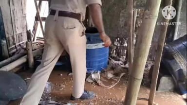 আমগুৰি: জেহেনীয়াত অবৈধ চুলাই ভাটিৰ বিৰোদ্ধে আমগুৰি আৰক্ষীৰ তীব্ৰ অভিযান,নষ্ট কৰিলে ৪০০০ লিটাৰ চুলাই মদ