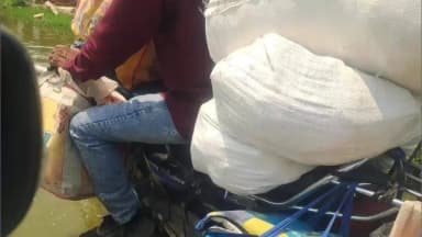 सदर: उसुरू गांव में जलभराव की समस्या से ग्रामीण परेशान, पैदल चलना भी मुश्किल
