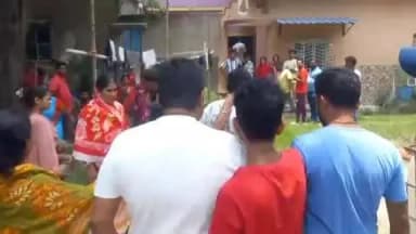 বাগনান ১: বাগনানের ওরফুলি গ্রামে তৃণমূল কংগ্রেস কর্মীকে বেদড়ক মারধর করলেন গ্রামবাসীরা